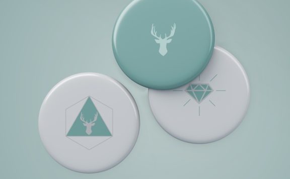 优雅的胸章活动徽章图案商品样机模型