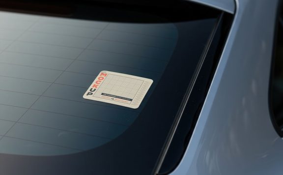 贴在汽车模型样机 (PSD)