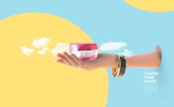 化妆品牌广告创意视觉海报设计模板 (psd)