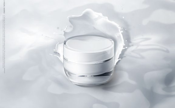 牛奶面霜护肤品海报设计模板 (psd)