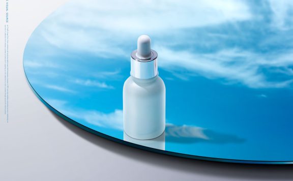 蓝天精华液护肤品海报设计模板 (psd)